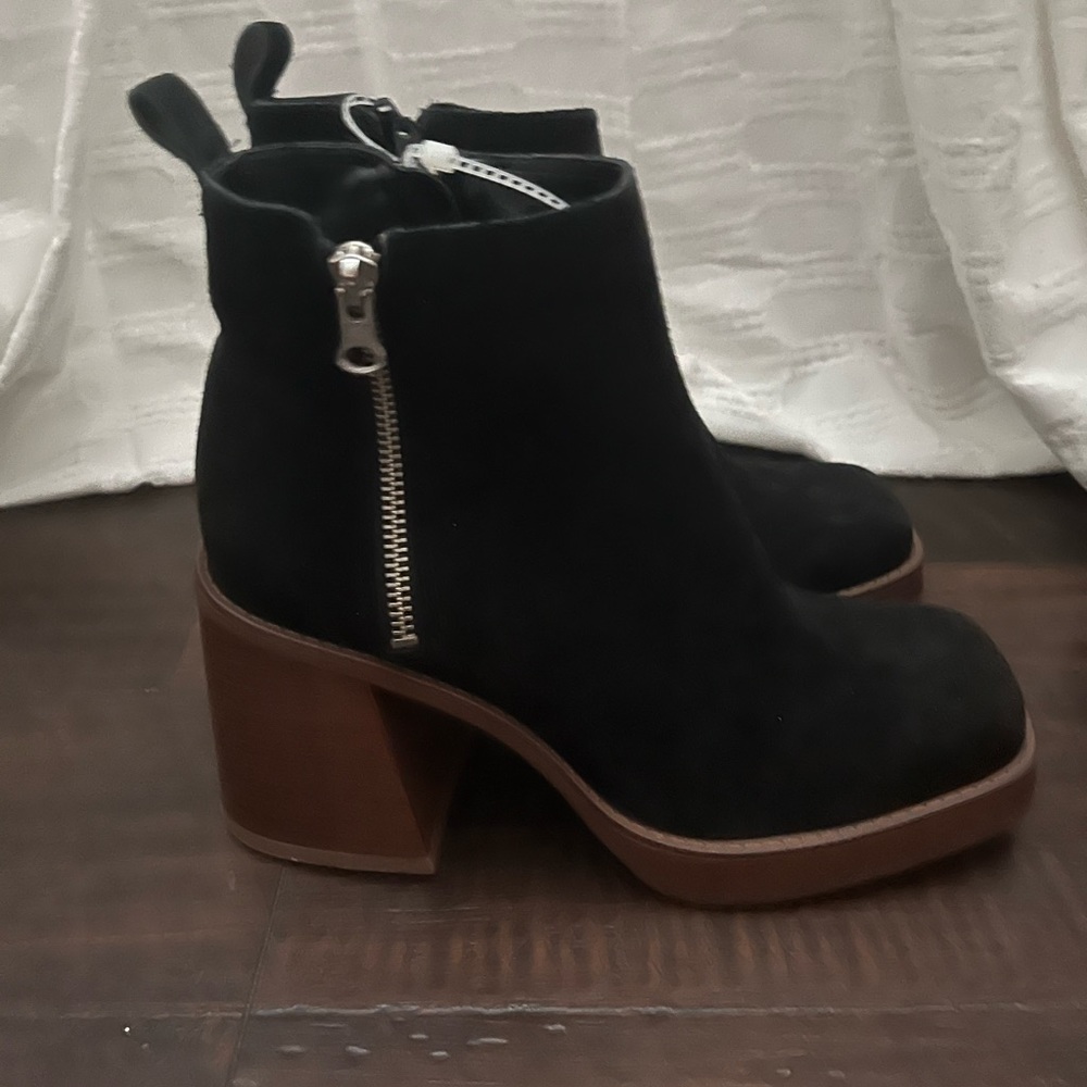 Copper Key Booties - Picture 2 of 4